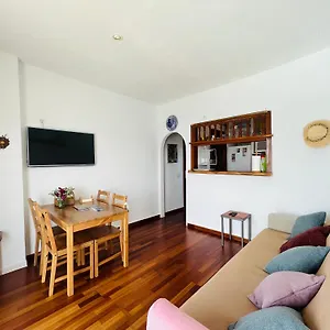 https://maravillosas-vistas-en-sea-houses-primera-lnea-del-mar.adeje-hotels.com